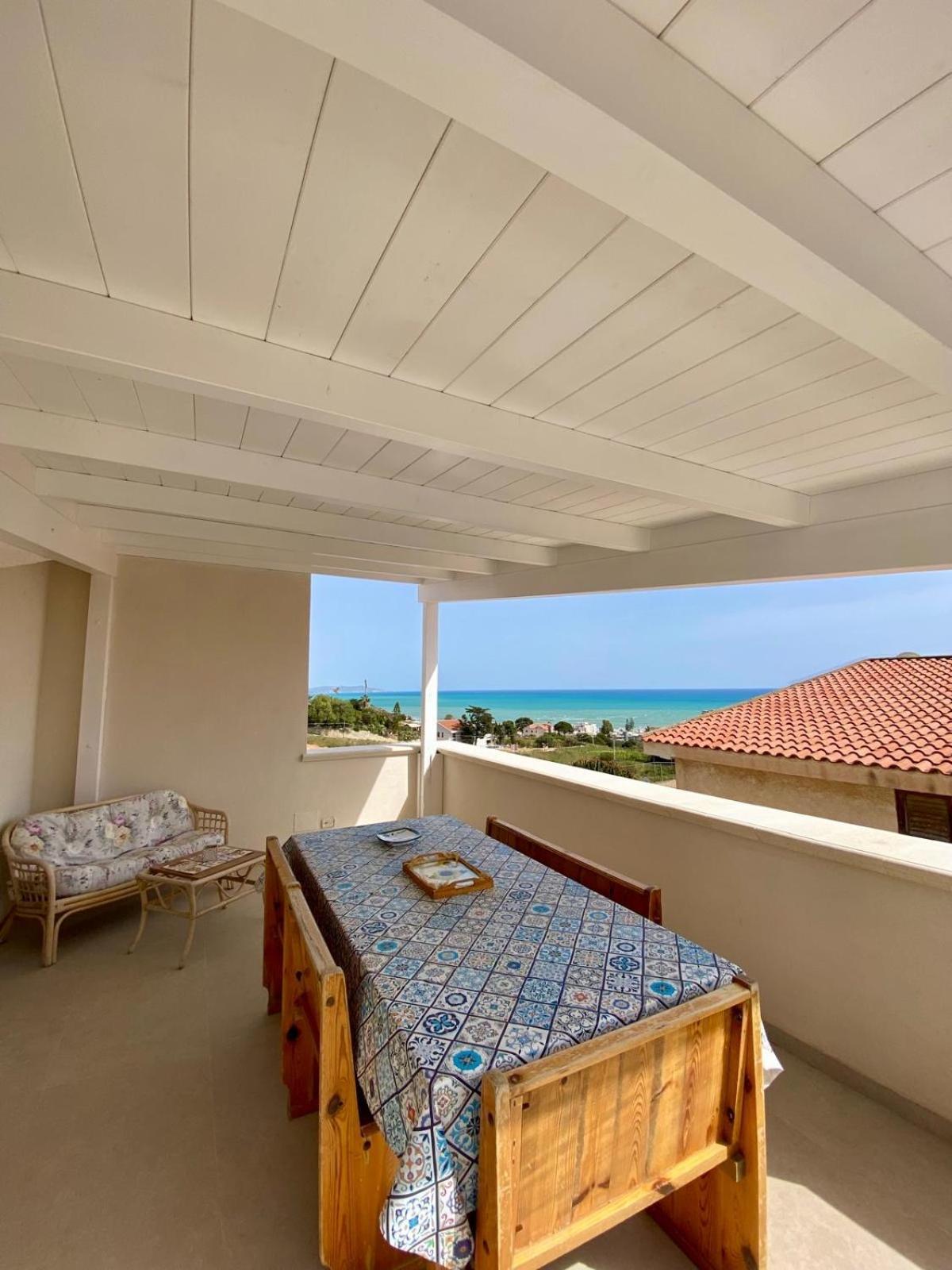 הוילה ריאלמונטה La Terrazza Di Nonna Maria מראה חיצוני תמונה