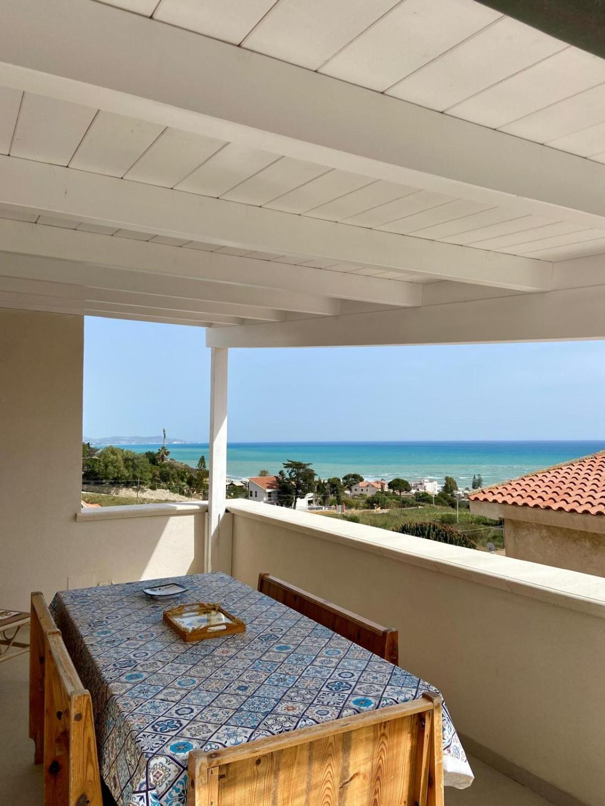 הוילה ריאלמונטה La Terrazza Di Nonna Maria מראה חיצוני תמונה